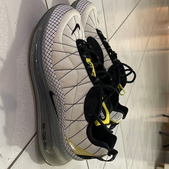 Nike airmax 720 shoes - Picture 2 of 2